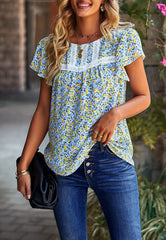Blusa con estampado floral y detalle de encaje