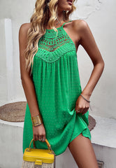 Vestido de cuello halter con detalle de crochet