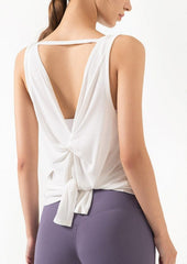 Camiseta sin mangas con espalda abierta y abertura cruzada