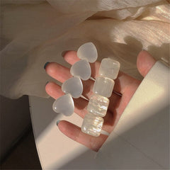 Pinza para el cabello con piedra iridiscente blanca