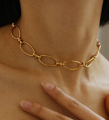 Cadena de cuello geométrica hueca de estilo retro