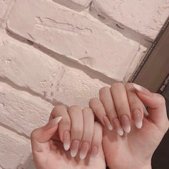 Nur Rina – handgefertigte Maniküre mit Nagelpflaster