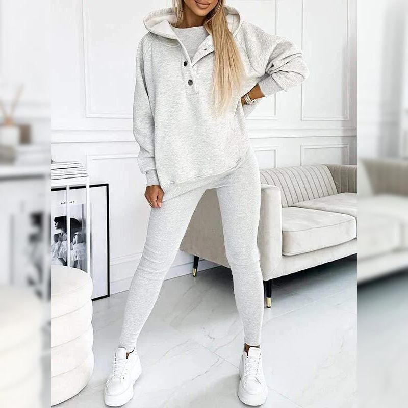 Lässiges dreiteiliges Set mit Kapuzenpullover und Leggings mit Druckknöpfen