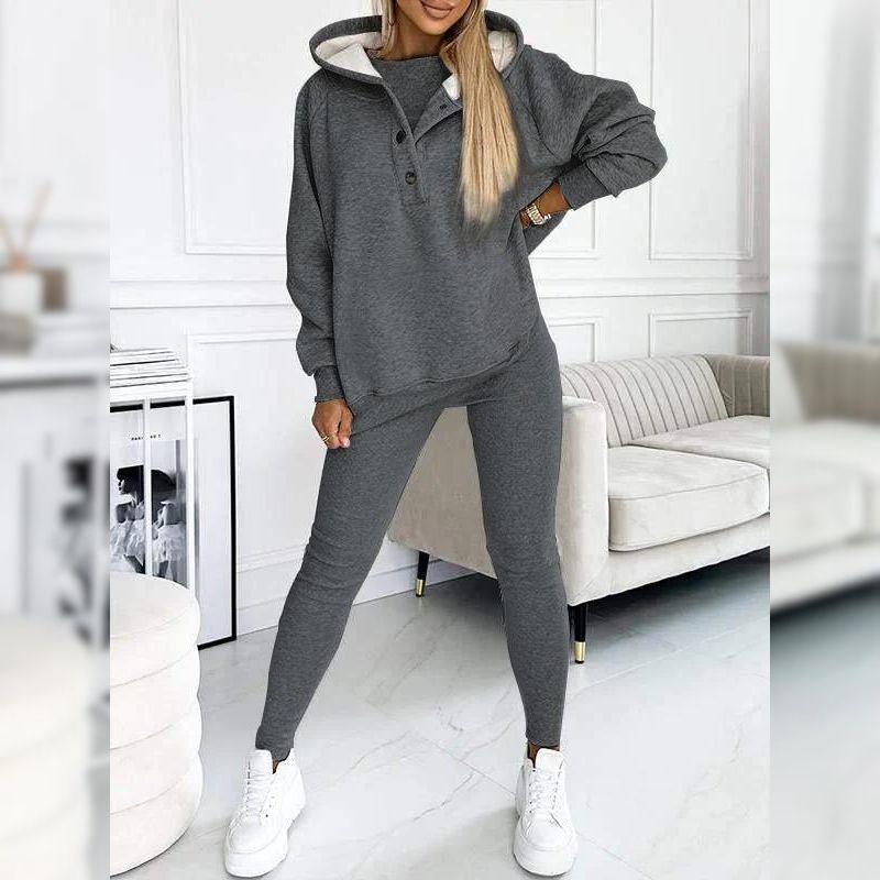 Lässiges dreiteiliges Set mit Kapuzenpullover und Leggings mit Druckknöpfen