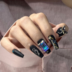 Handgemachte Rüstung mit gotischem, dunkel loderndem Schmetterling