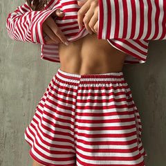 Conjunto de top y pantalón corto de manga larga a rayas