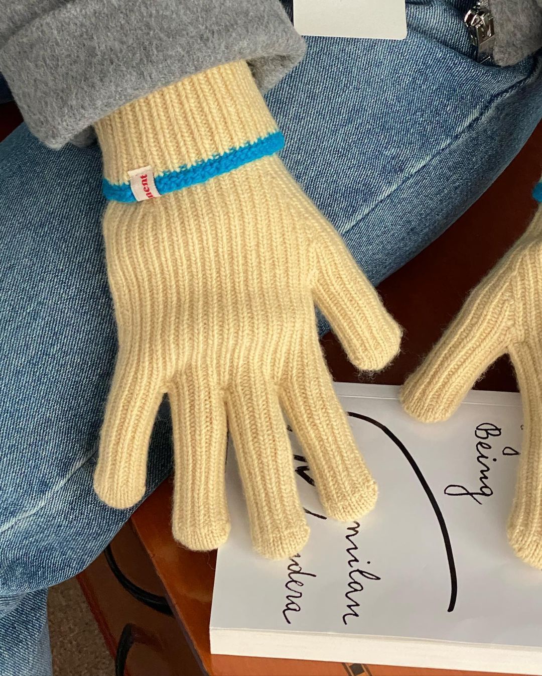 Guantes de cinco dedos de lana de punto con contraste de color