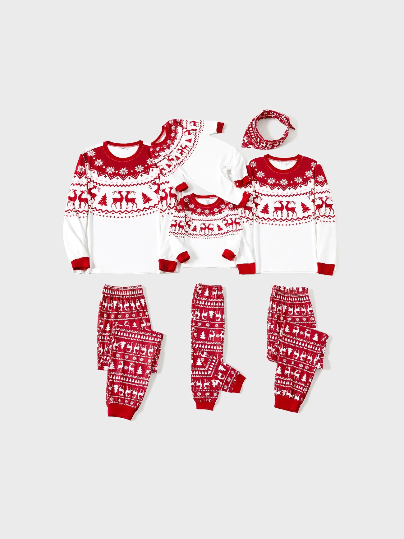 Conjunto familiar con estampado de copos de nieve y renos navideños