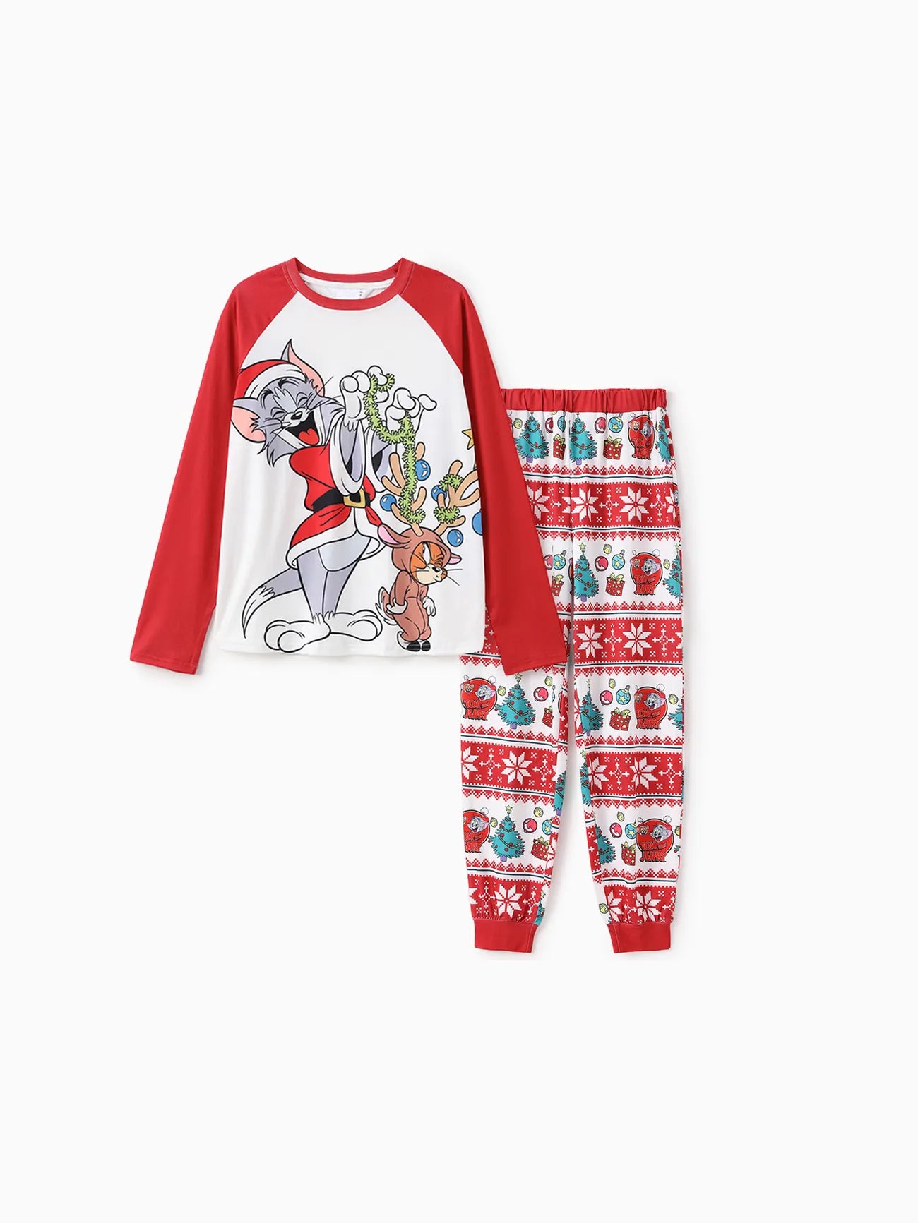 Passendes Pyjama-Set für die Familie mit Weihnachtsbaum