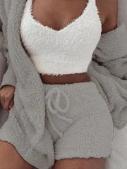 Kuschelige Stricksets Crop Top, Shorts, langer Mantel