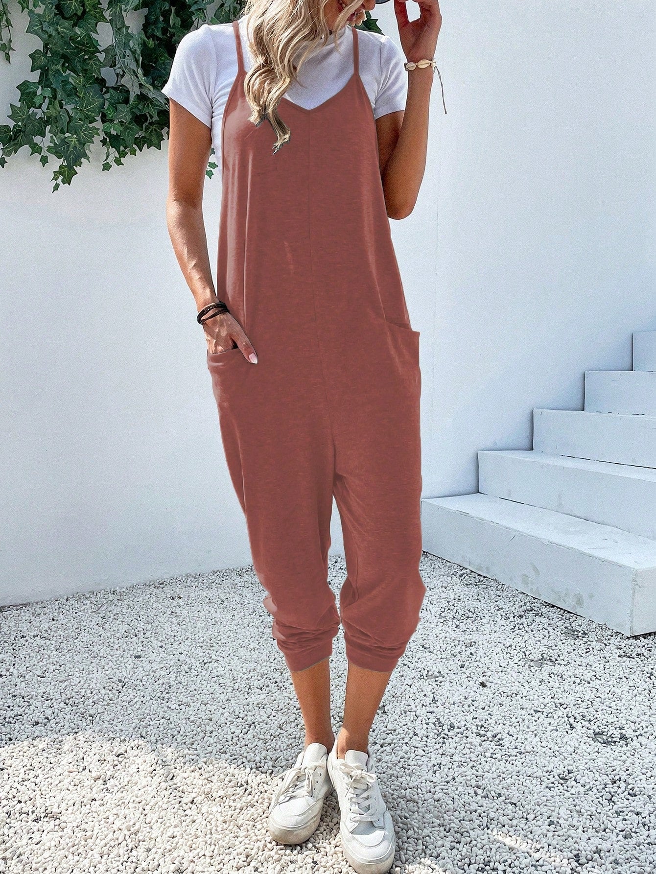 Jumpsuit mit zwei Taschen und Schlüsselloch ohne T-Shirt