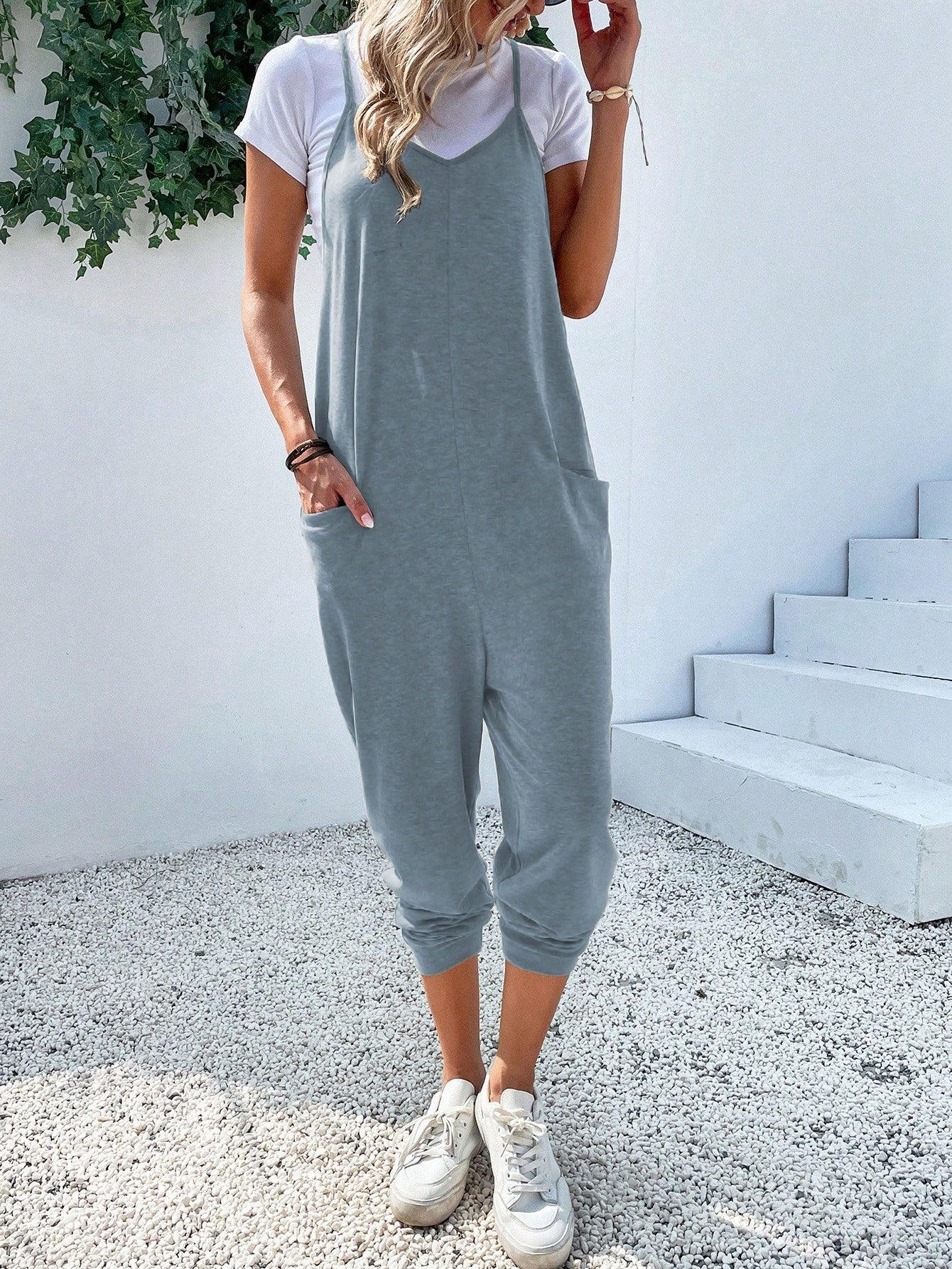 Jumpsuit mit zwei Taschen und Schlüsselloch ohne T-Shirt