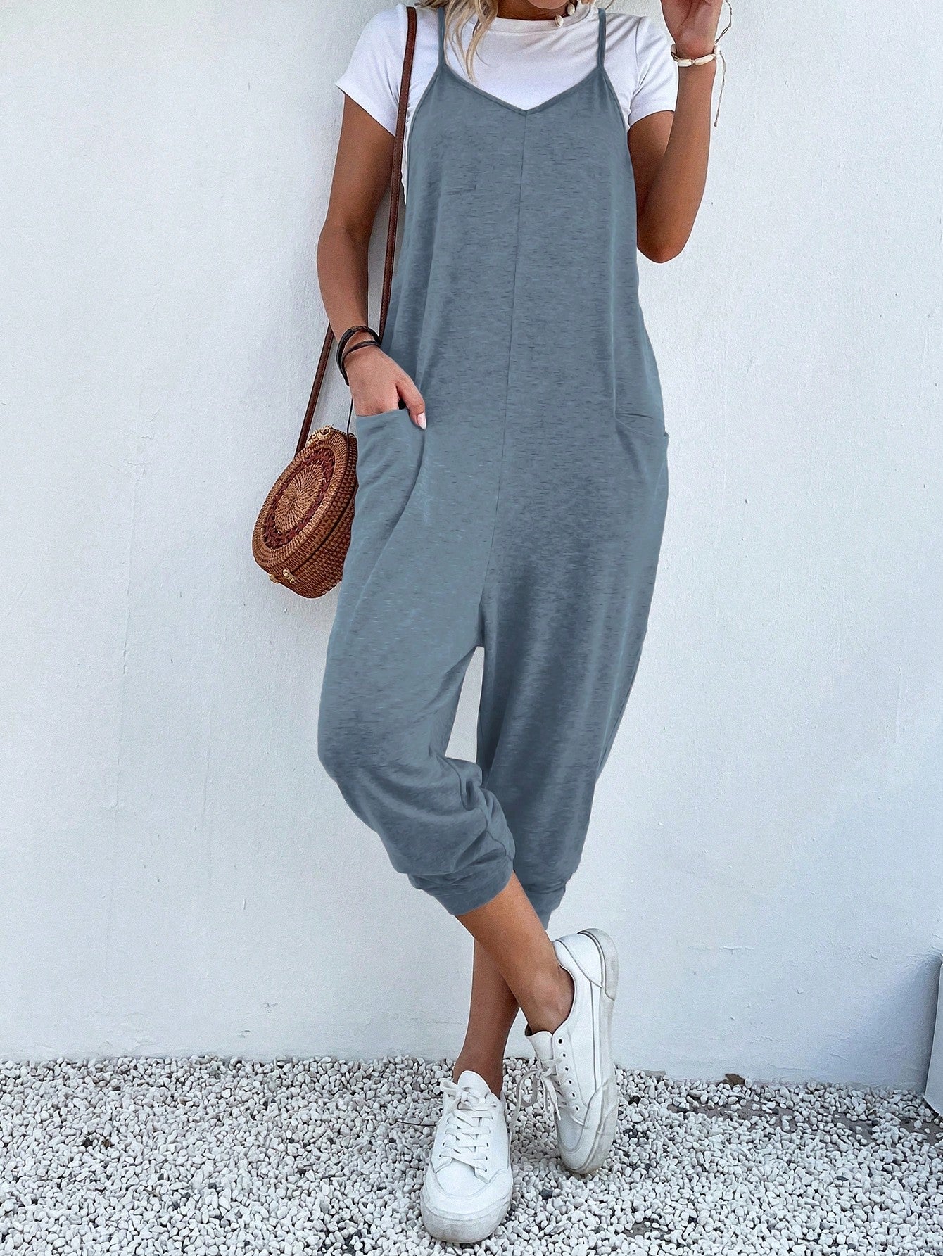 Jumpsuit mit zwei Taschen und Schlüsselloch ohne T-Shirt