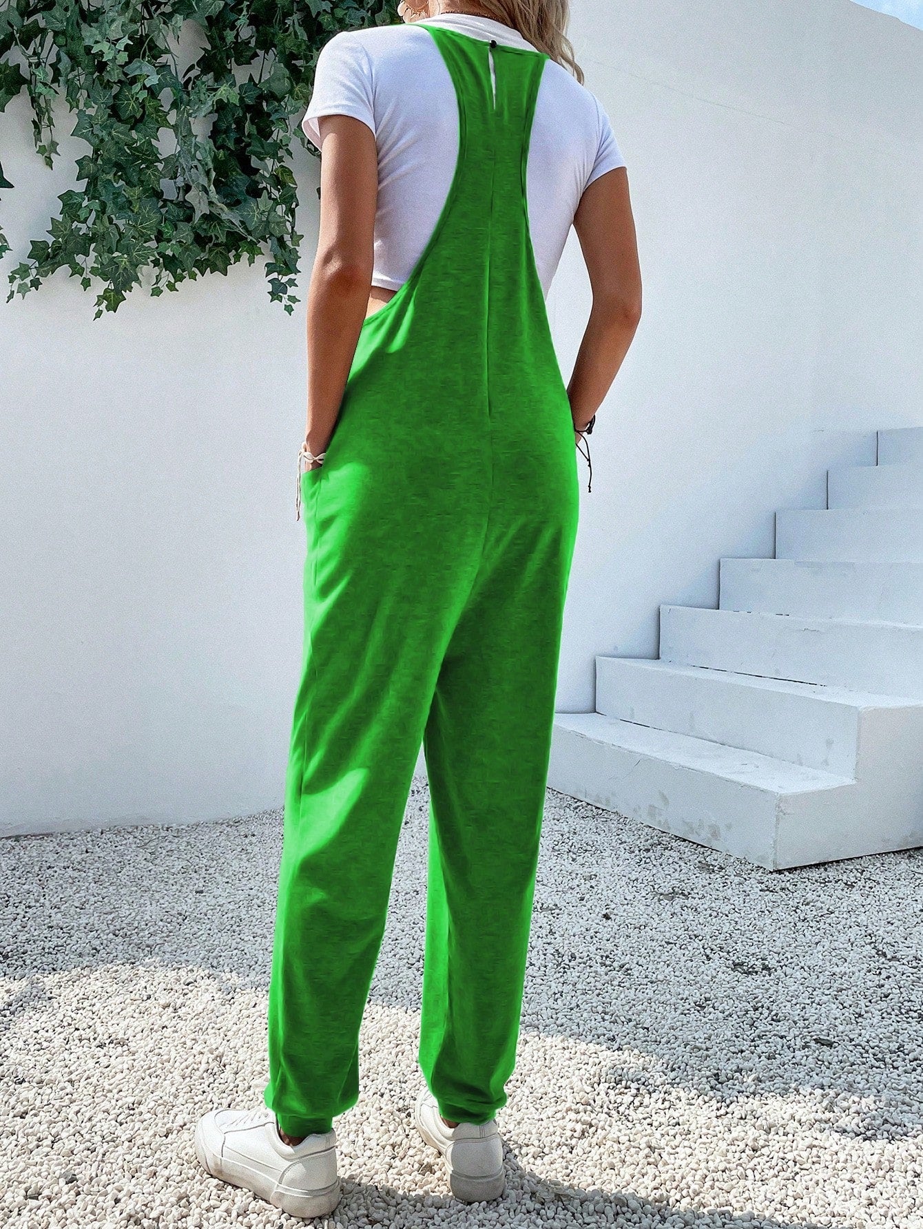 Jumpsuit mit zwei Taschen und Schlüsselloch ohne T-Shirt