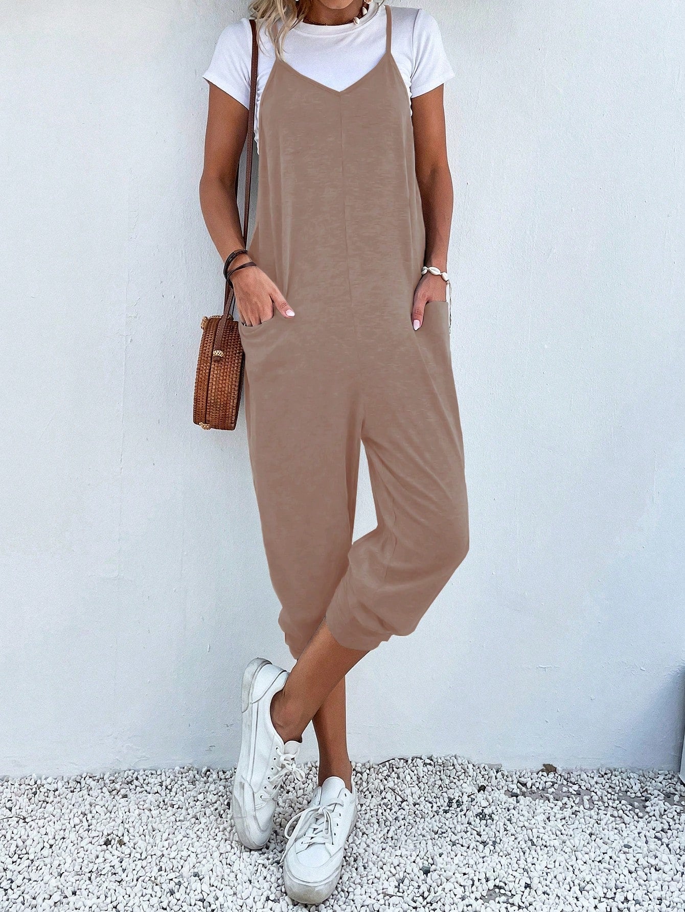 Jumpsuit mit zwei Taschen und Schlüsselloch ohne T-Shirt