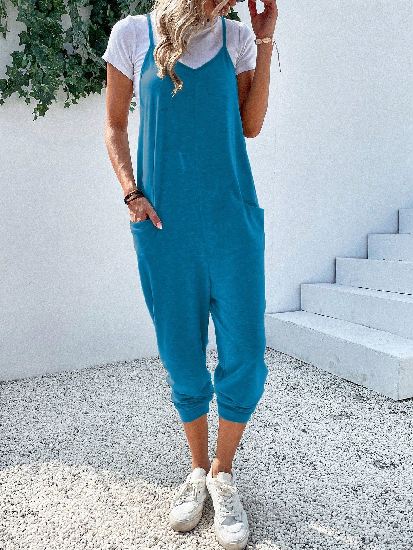 Jumpsuit mit zwei Taschen und Schlüsselloch ohne T-Shirt