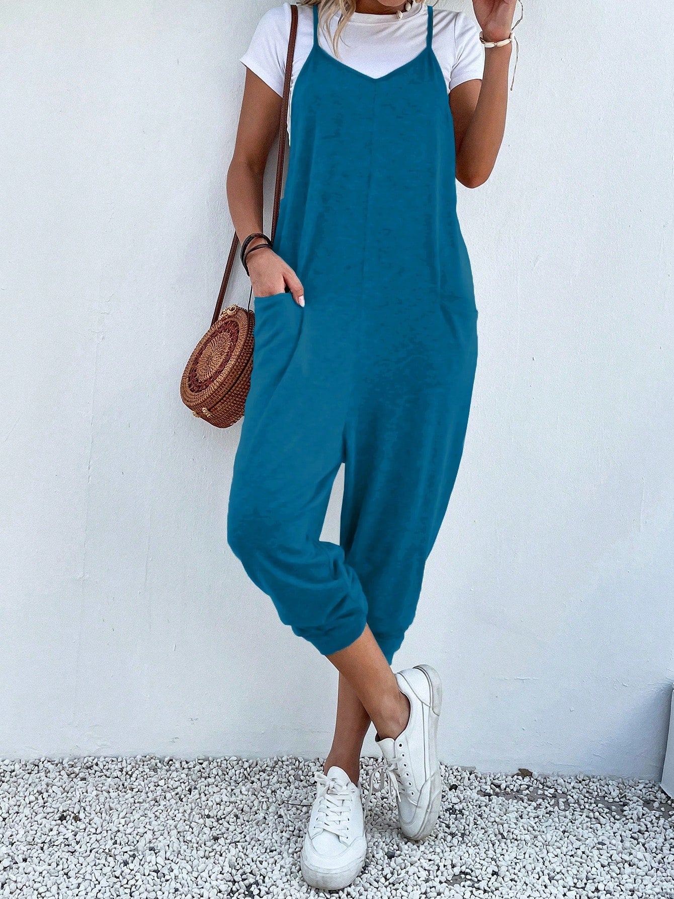 Jumpsuit mit zwei Taschen und Schlüsselloch ohne T-Shirt