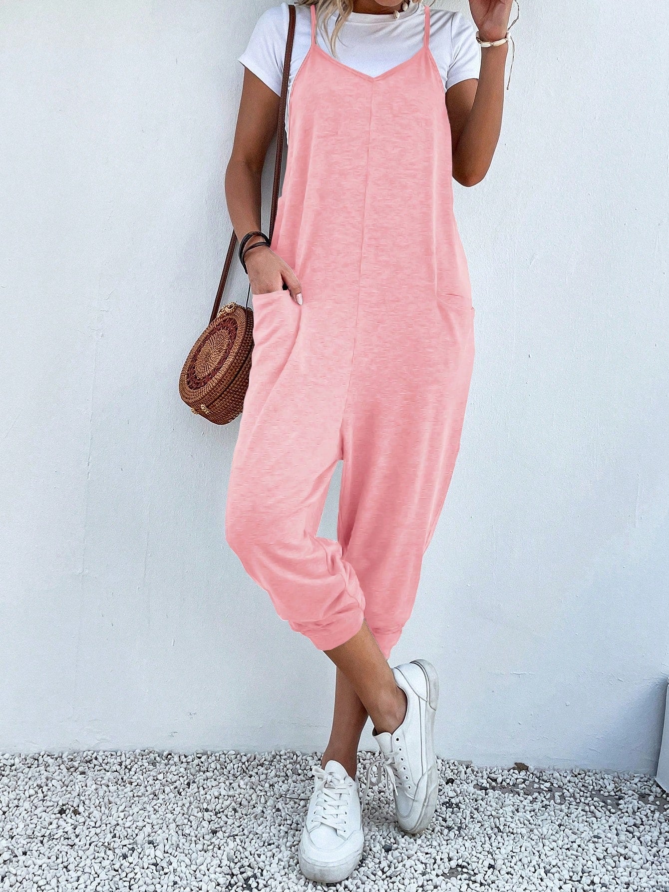 Jumpsuit mit zwei Taschen und Schlüsselloch ohne T-Shirt