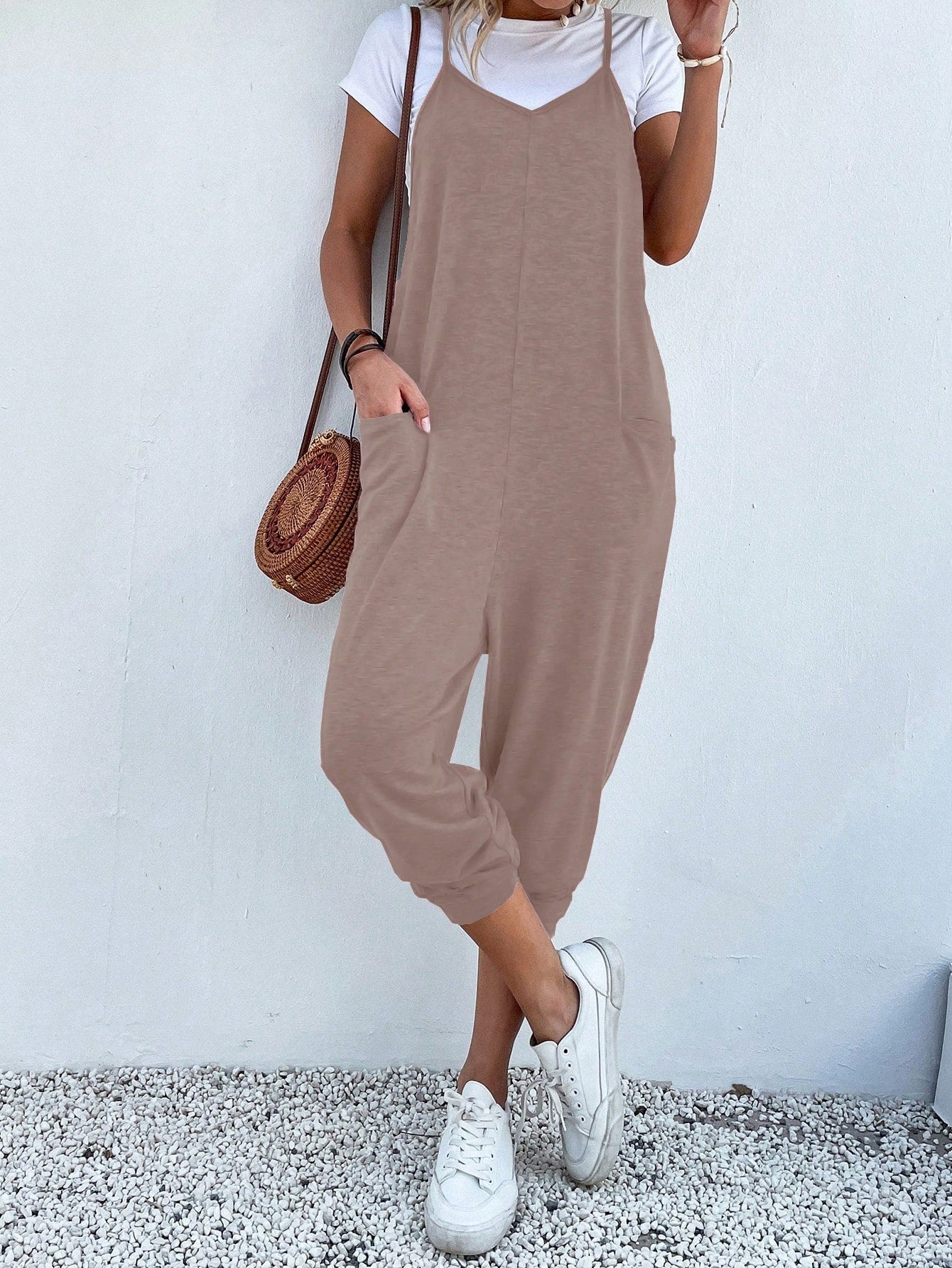 Jumpsuit mit zwei Taschen und Schlüsselloch ohne T-Shirt