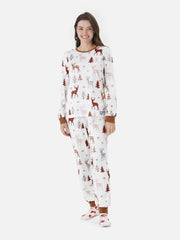 Festliches passendes Pyjama-Set für die Familie mit Rentiermotiv