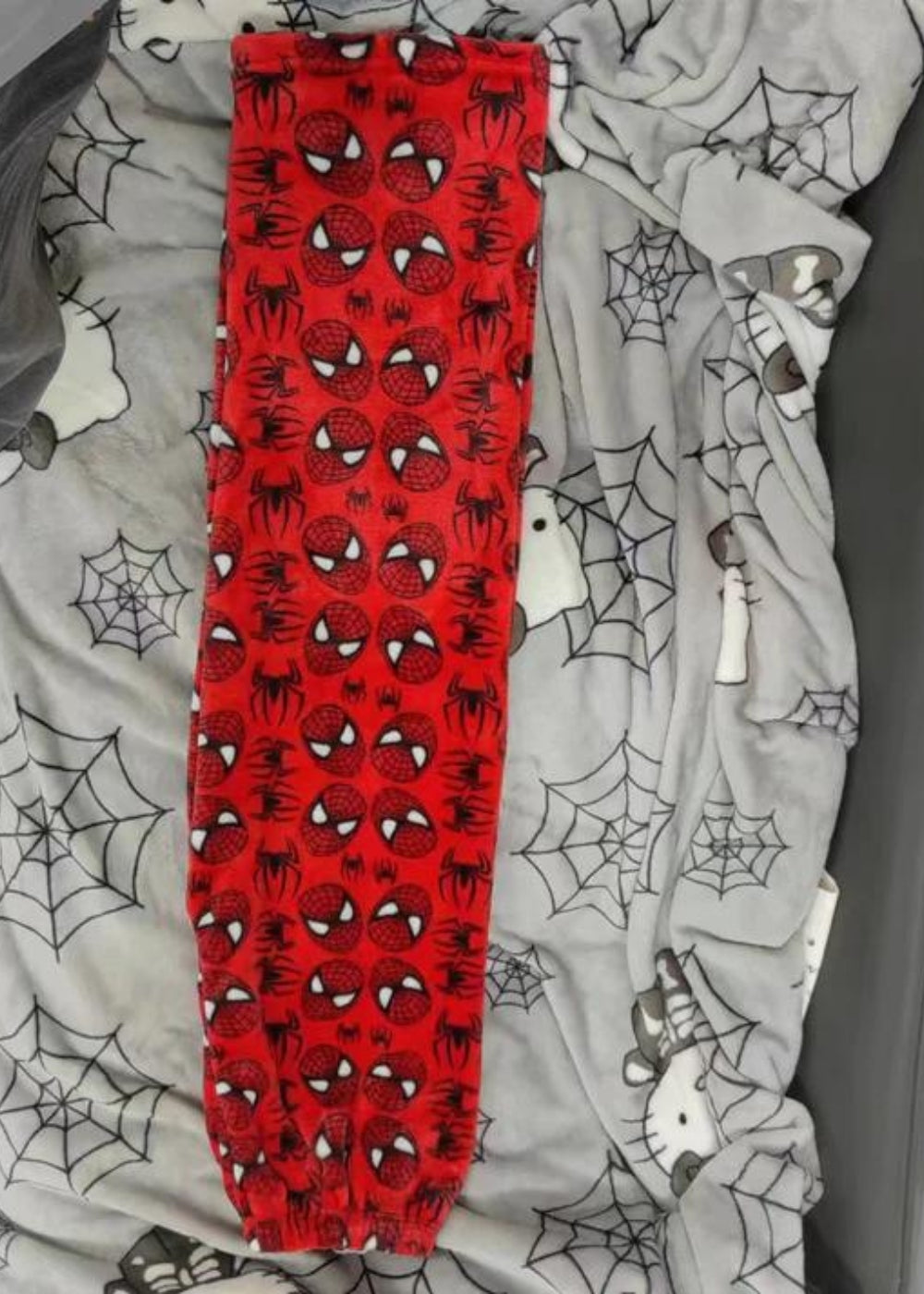 Lockerer Pyjama „Hello Kitty Spider Man“