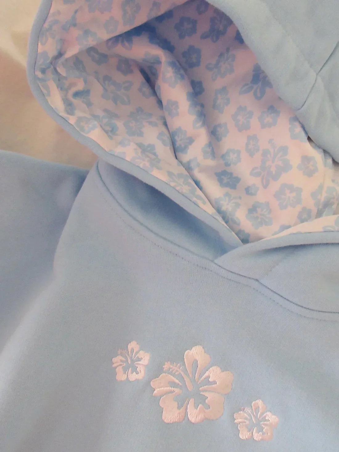 Sudadera con capucha con estampado de hibisco