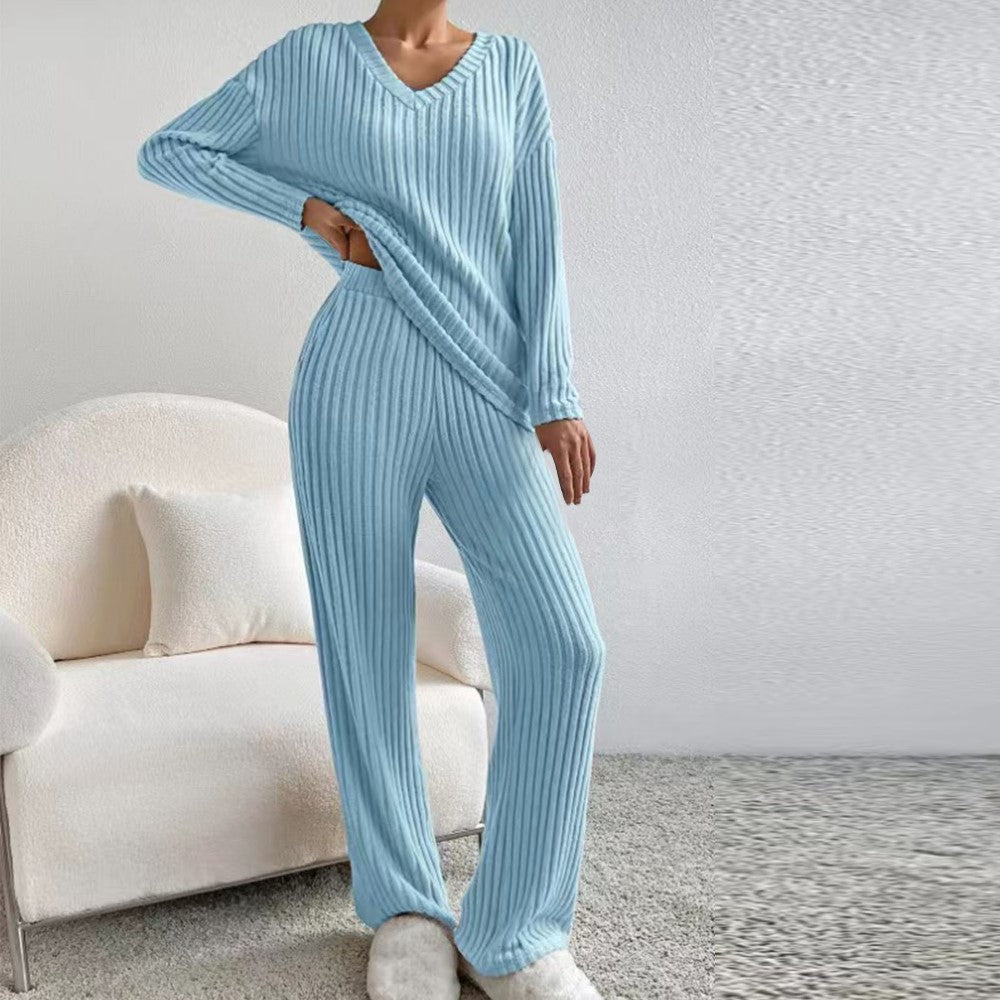 Lounge-Set aus Rippstrick, passendes Set aus Pullover und Hose