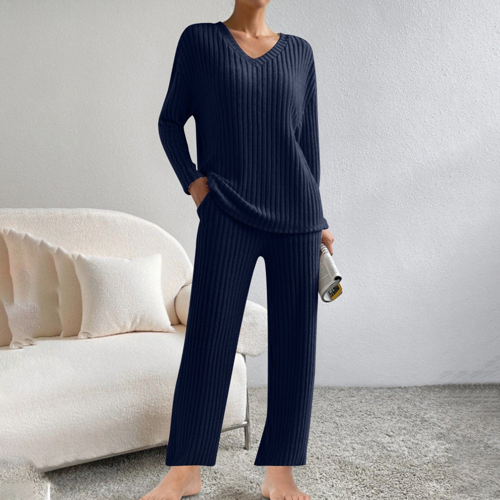 Lounge-Set aus Rippstrick, passendes Set aus Pullover und Hose