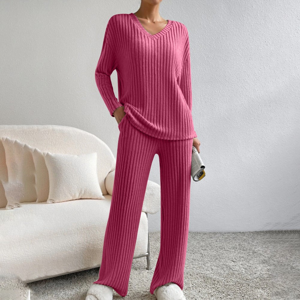 Lounge-Set aus Rippstrick, passendes Set aus Pullover und Hose