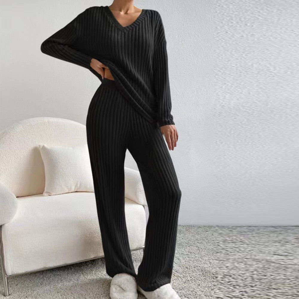 Lounge-Set aus Rippstrick, passendes Set aus Pullover und Hose