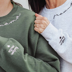 Sudadera de mamá personalizada con nombre de niño en la manga