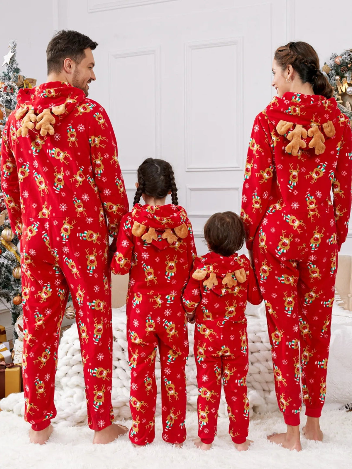 Passendes Familien-Pyjama-Set mit Weihnachtsmotiv und Rentier-Print