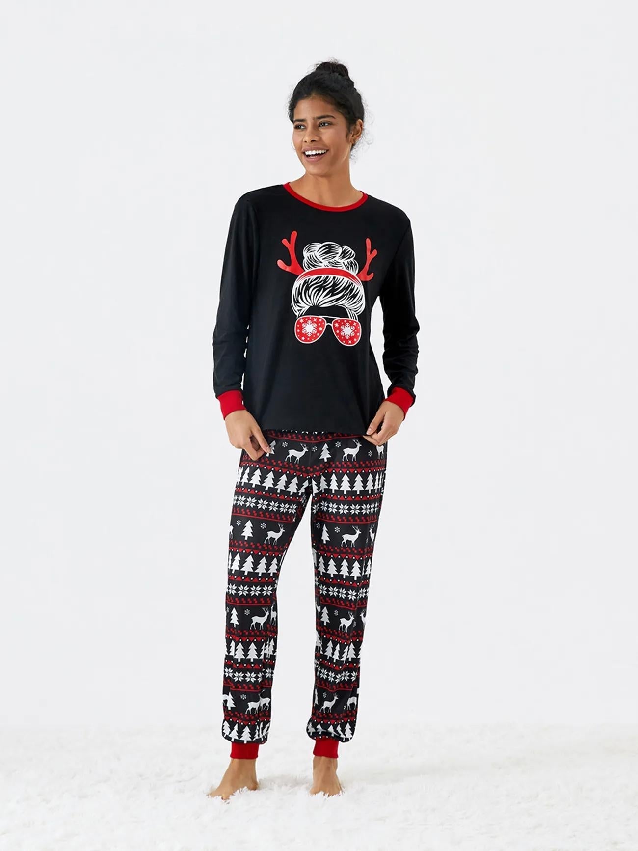 Passendes Familien-Pyjama-Set mit Weihnachtsmann- und Rentier-Print