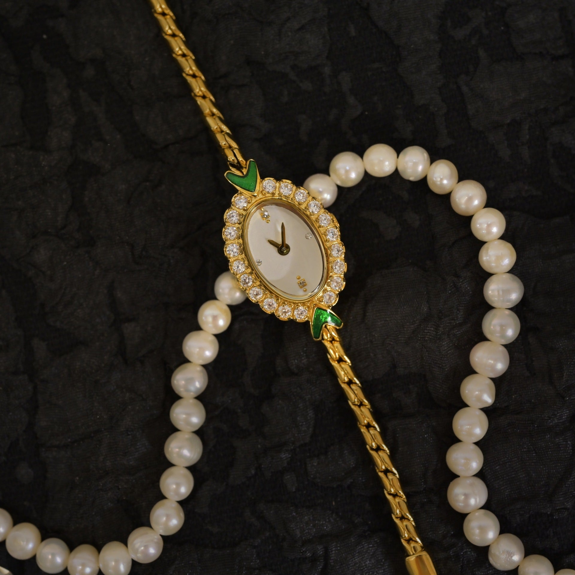 European Small Gold Watch Handmade Inlaid Rhinestone Middle Ancient