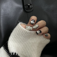 Handgetragener Nagelfleck Kurz Herbst und Winter