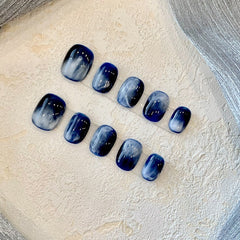 Einfache Nagelaufkleber mit schwarzem Katzenauge und Farbverlauf