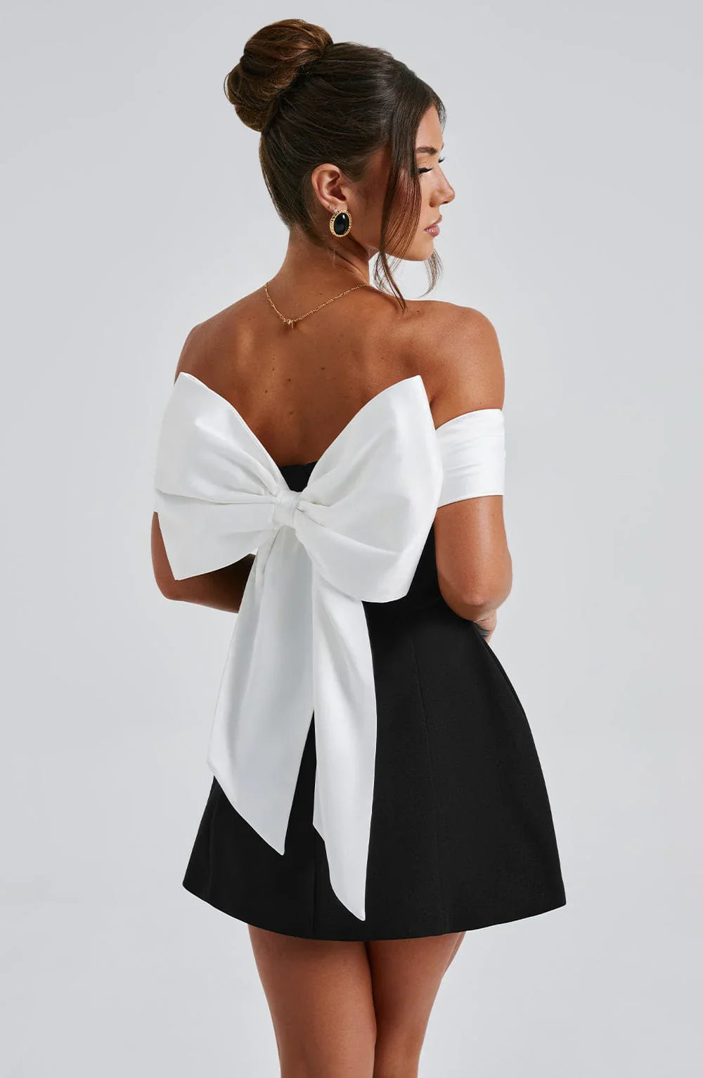 Sophisticated Mini Dress With A Bow Design – Emes Shop