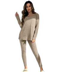 Lounge-Set aus Strickoberteil mit Schlitz am Saum und Leggings 