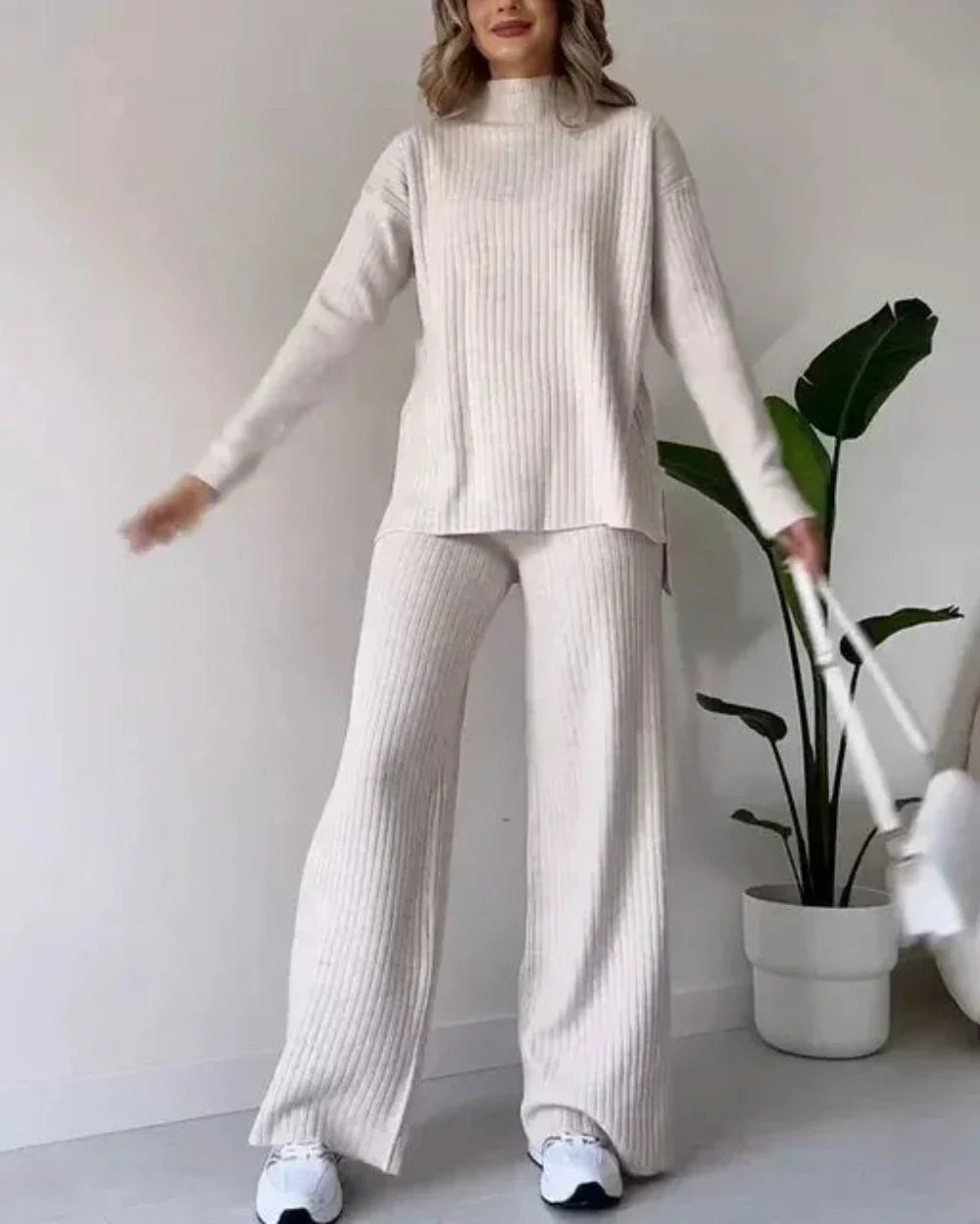 Zweiteiliges Set aus kuscheligem Strickpullover und Hose