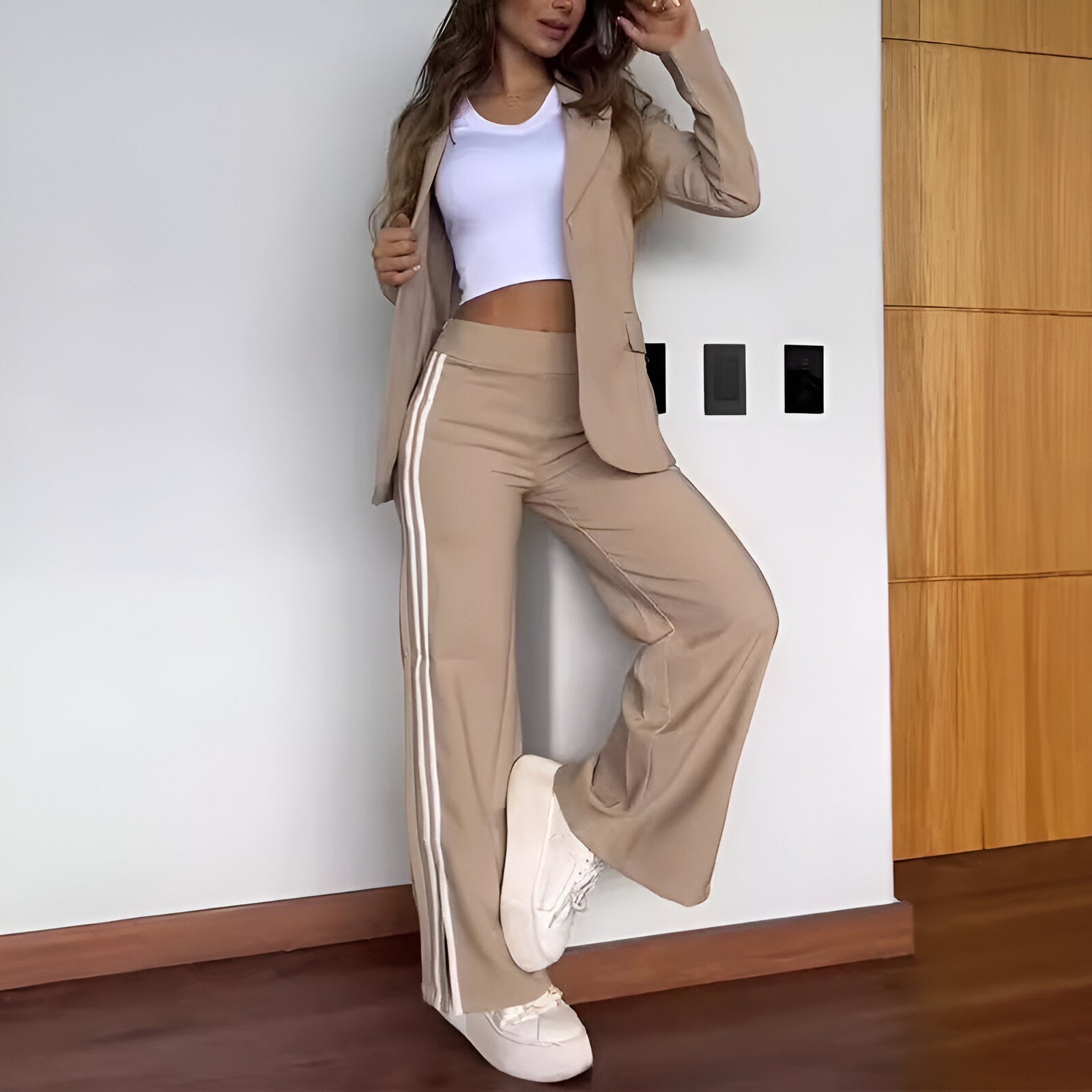 Impresionante conjunto de blazer y pantalón a rayas