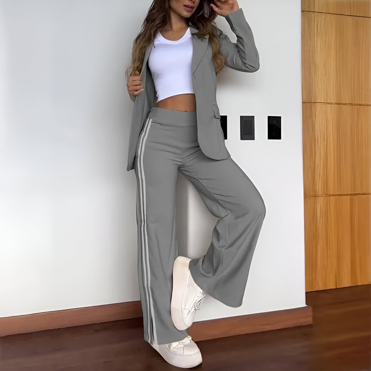 Impresionante conjunto de blazer y pantalón a rayas