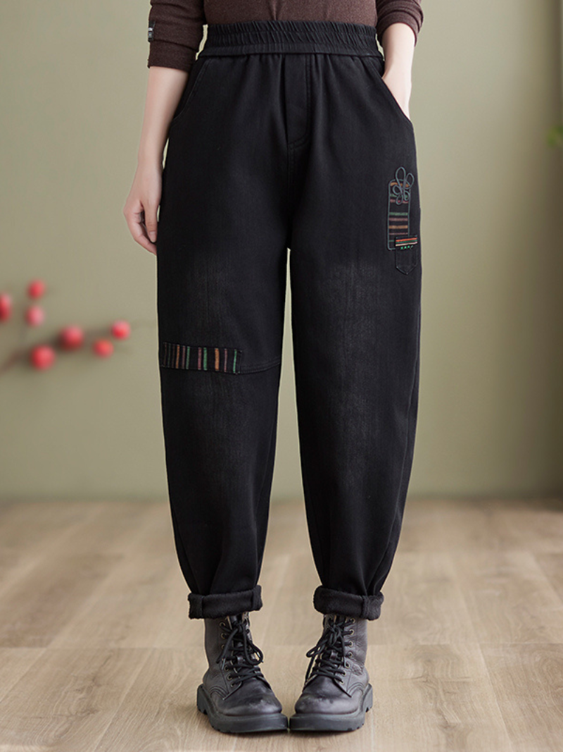 Pantalones vaqueros holgados de forro polar con bordado de invierno