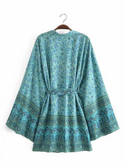 Kimono corto con estampado floral, color verde, de algodón, largo corto, tipo kimono. 