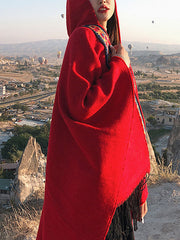 Rote Strickjacke mit Schalkragen und Kapuze