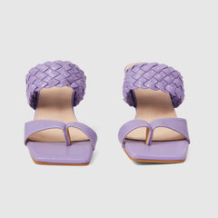 Sandalias gruesas con tiras trenzadas en morado