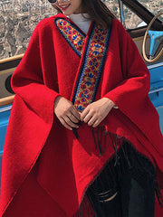 Rote Strickjacke mit Schalkragen und Kapuze