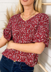 Blusa de verano con cuello en V y flores