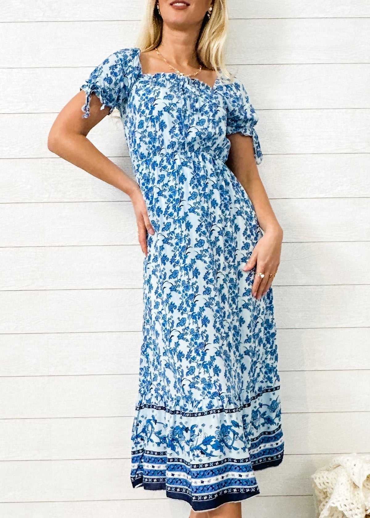 Kleid mit Puffärmeln und Boho-Print 