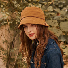Minimalistischer Bucket Hat mit Tags