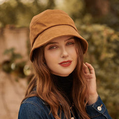 Minimalistischer Bucket Hat mit Tags